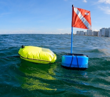 Nomad dry bag float in the water