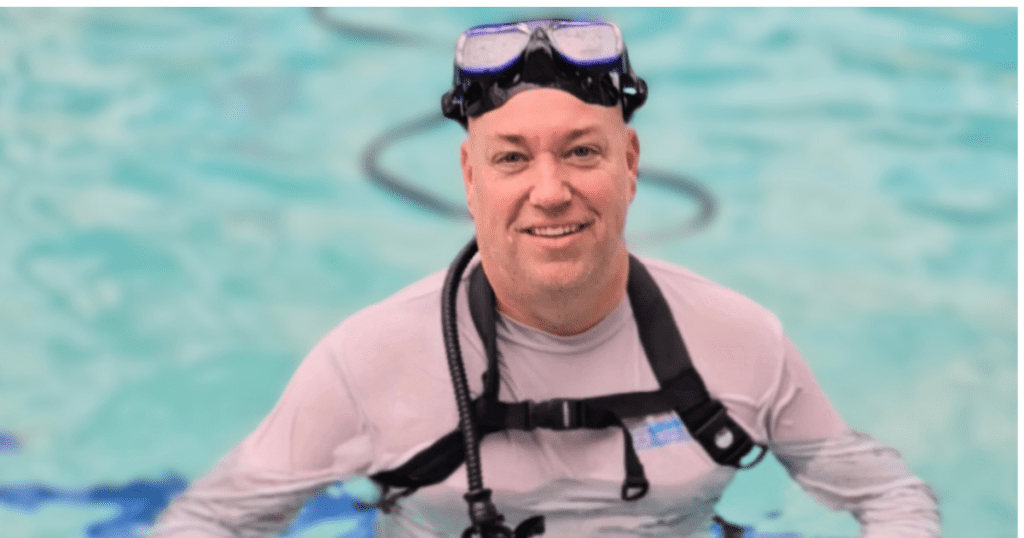 battery-powered-nomad-diving-trial-dixie-divers Diver trying out the Nomad diving system in Dixie Divers pool.