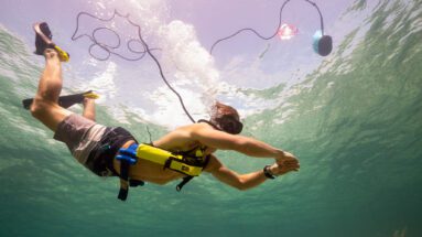 diving underwater with a tankless scuba system